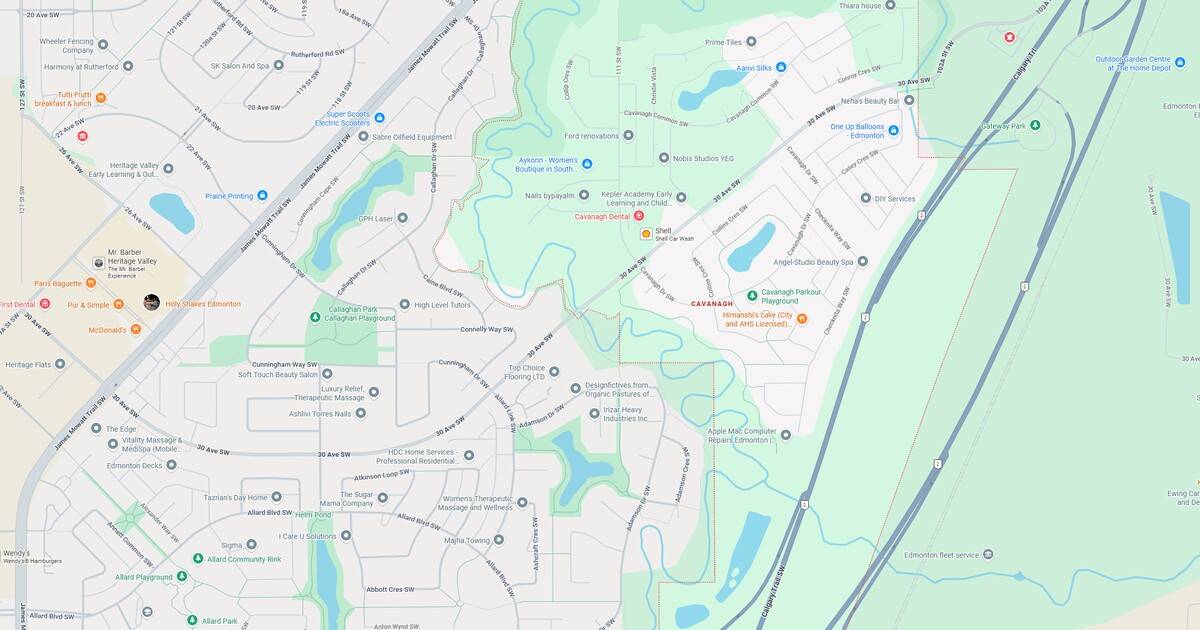 Detailed map of a city park highlighting walking paths, lakes, and recreational areas for visitors.