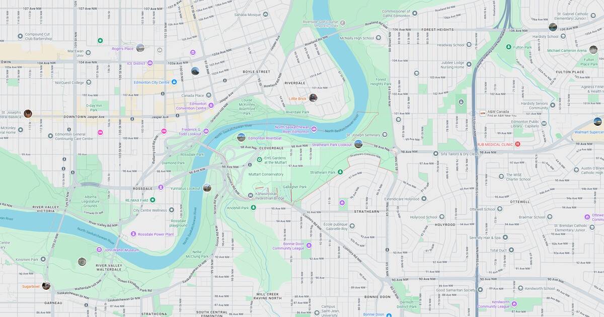 Detailed city map highlighting streets, rivers, parks, and points of interest for travelers and residents.