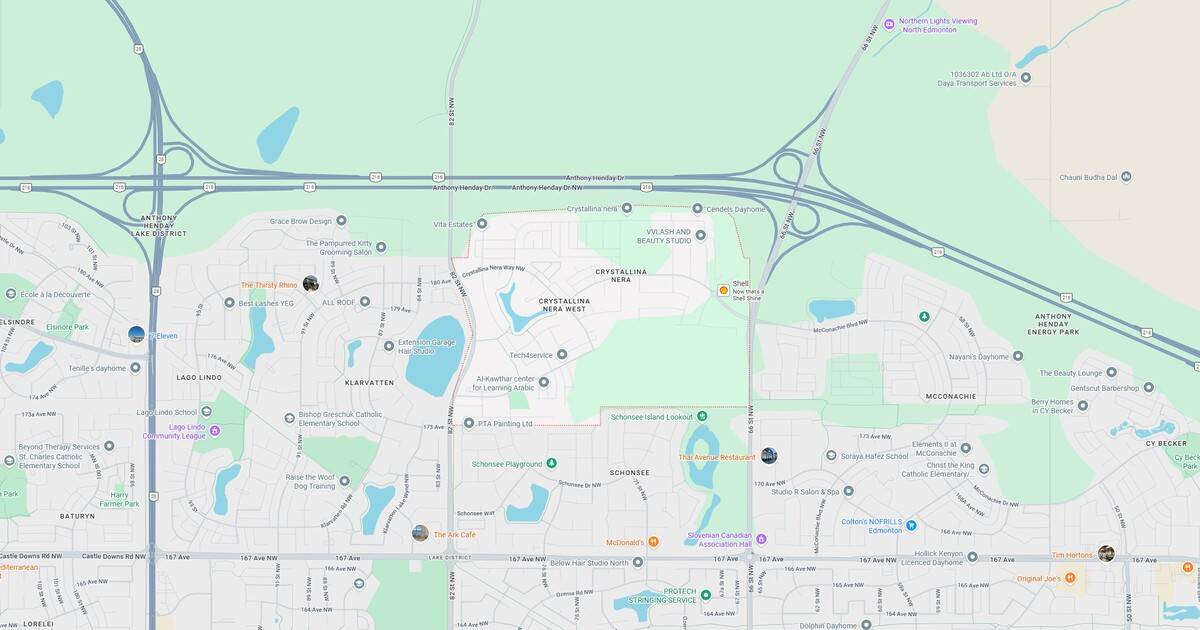 Detailed Chicago city map highlighting major roads, highways, lakes, and neighborhoods for navigation and urban planning.