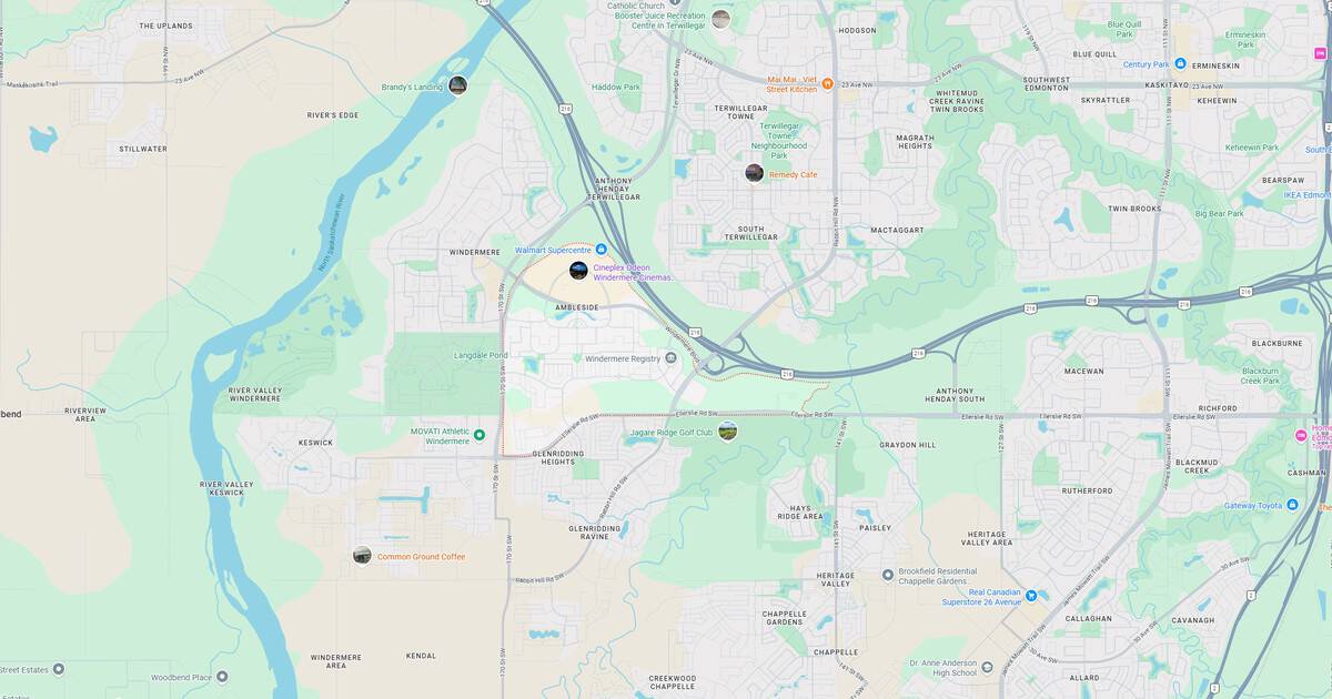 Detailed map of Portland, Oregon highlighting major highways, parks, and neighborhoods for navigation and travel planning.